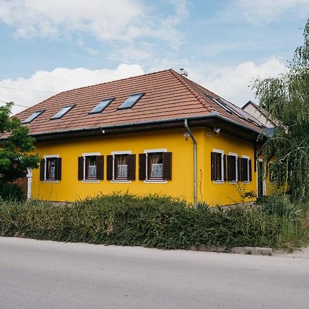 Hemina Vendégház Tata Exterior foto