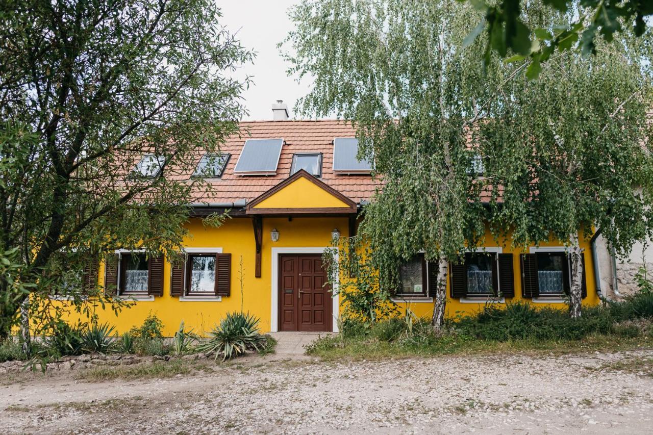Hemina Vendégház Tata Exterior foto